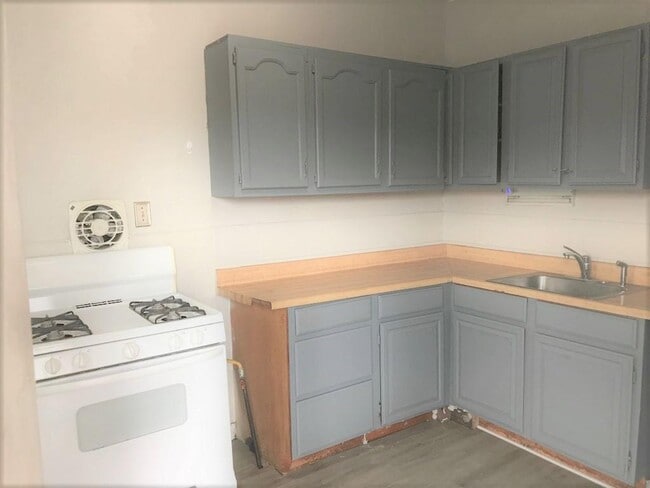 Building Photo - Marwood Avenue 537