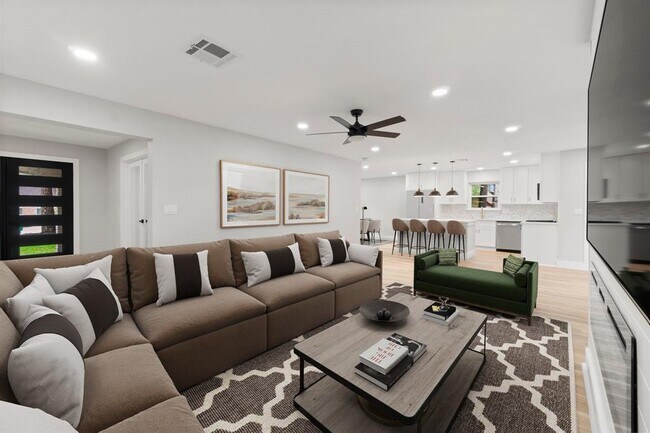 Building Photo - 9 Indian Cedar Ln