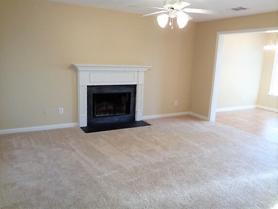 Building Photo - 805 Birchmill Pt N