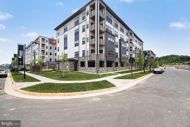Building Photo - 1601 Potomac Shores Pkwy