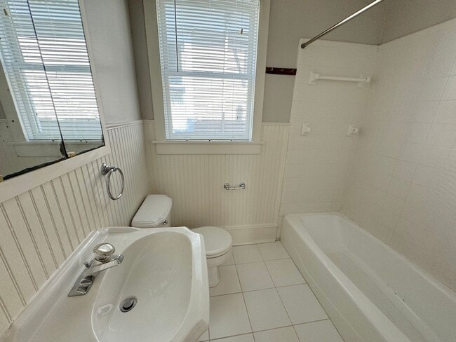 Building Photo - 3 BED | 2 BATH | STARLAND