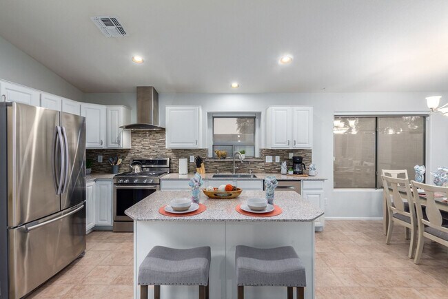 Building Photo - 214 N 165th Dr