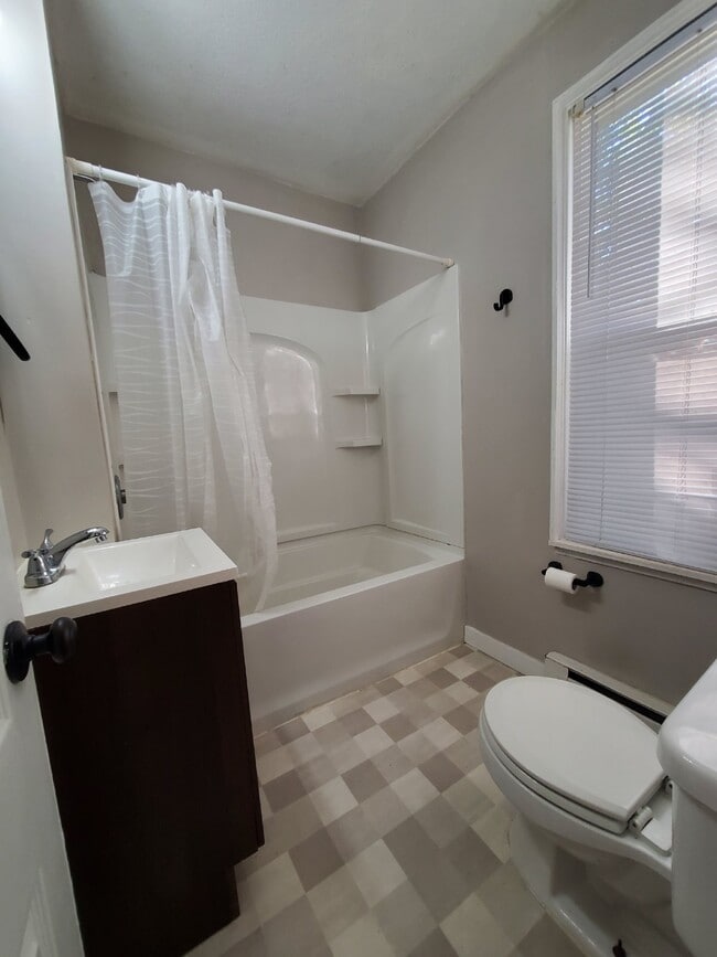Building Photo - 1BR 1BA Main Level Unit - Tri-plex Property in Stillwater