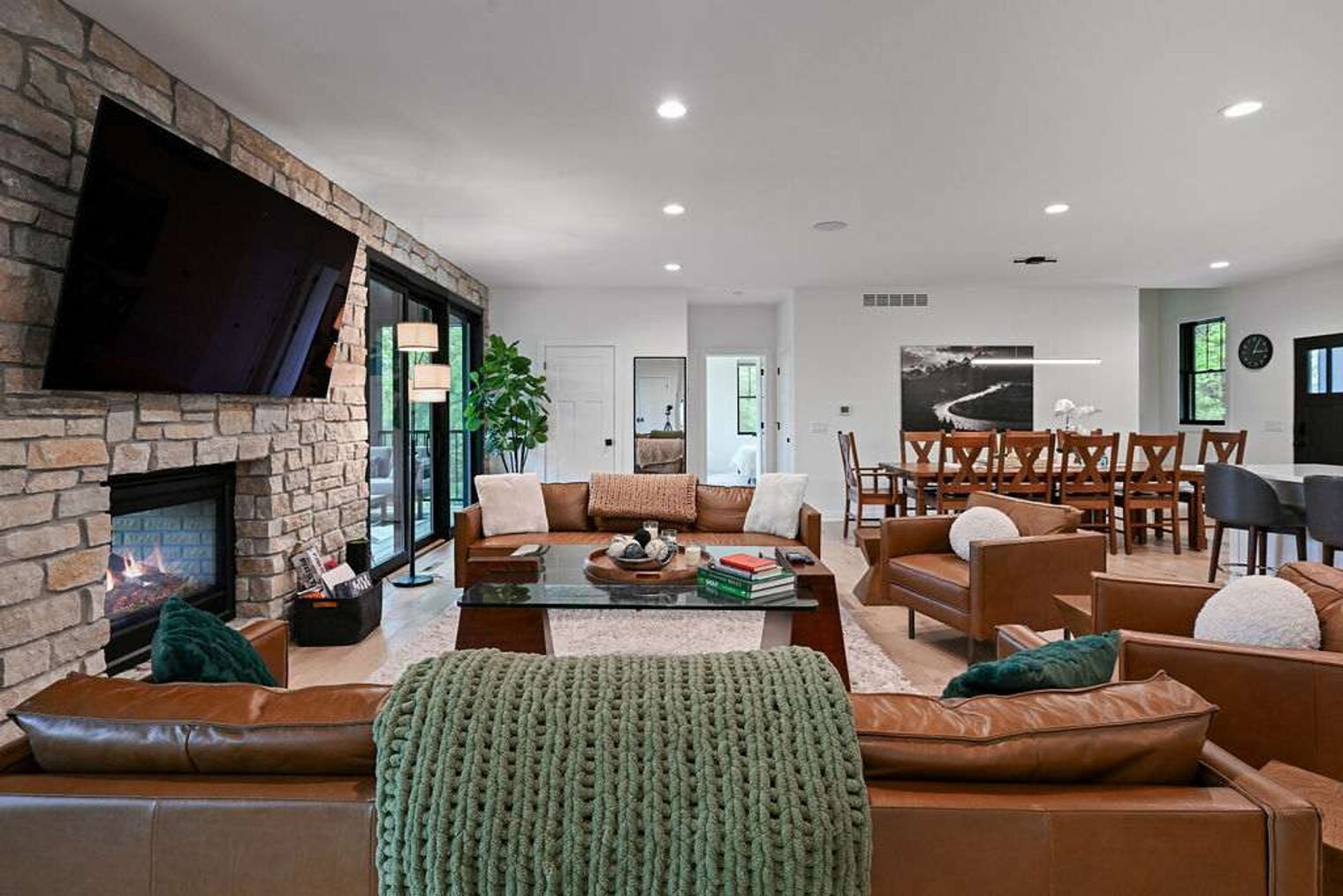 Building Photo - 1678 Archer Ave