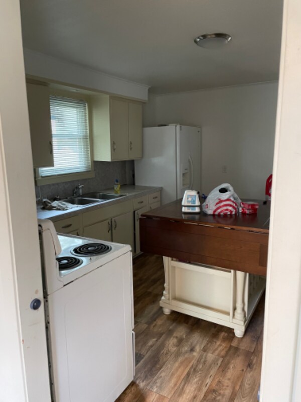 Building Photo - 601 E Kay St