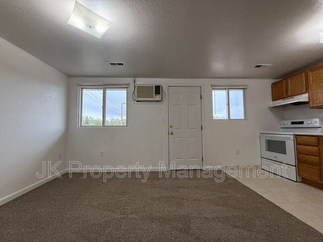 Building Photo - 4000 Ella Ave