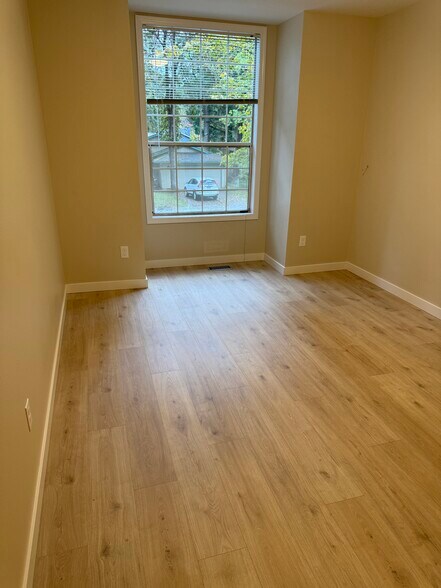 Building Photo - 17635 Hill Way