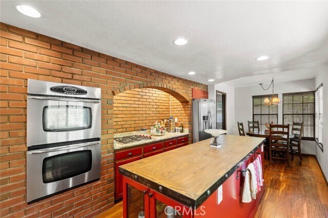 Building Photo - 887 Talisman Ln