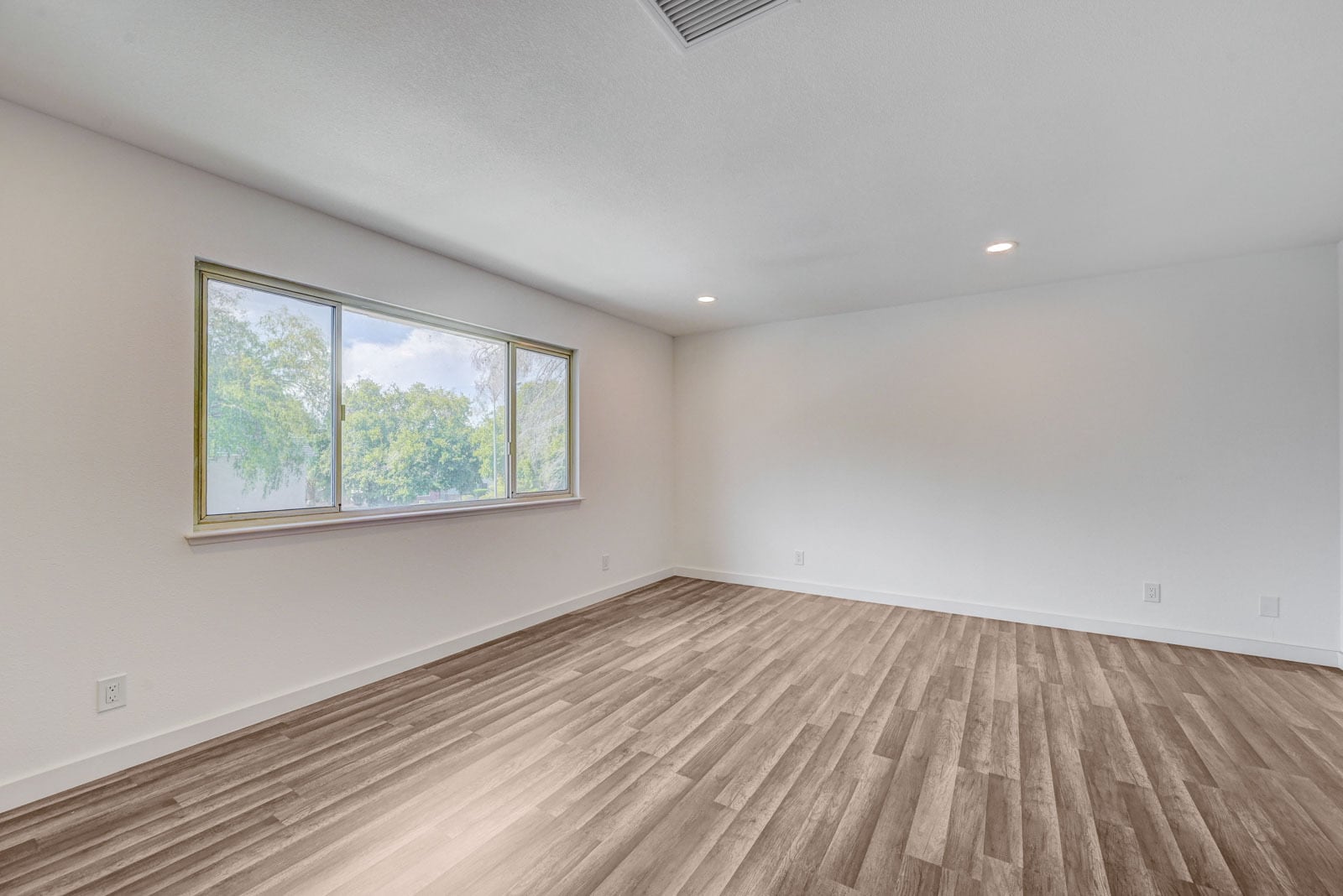 Building Photo - 571 Greenbriar Townhouse Way