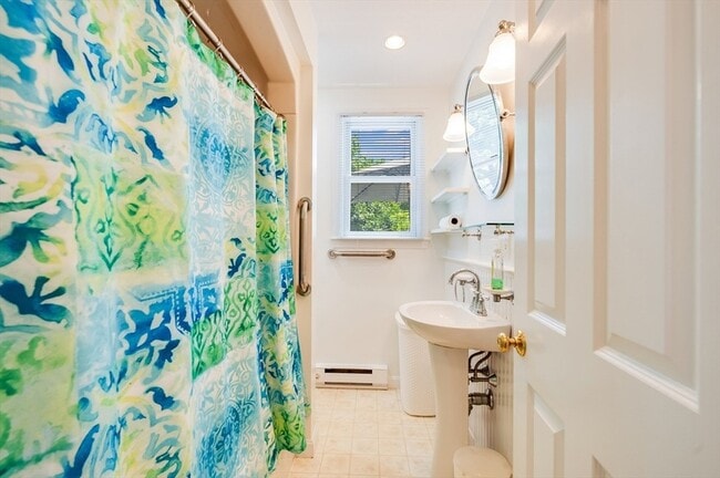 Building Photo - 5 White Way