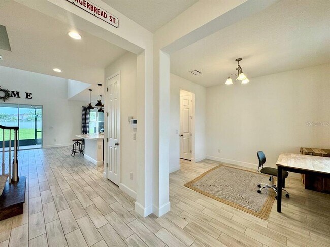Building Photo - 34159 Astoria Cir