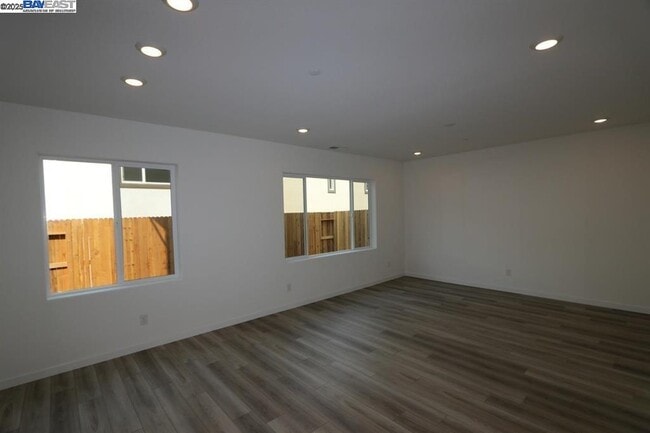 Building Photo - 3433 Cantor Dr