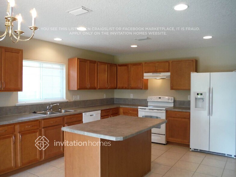 Building Photo - 12341 Deersong Dr