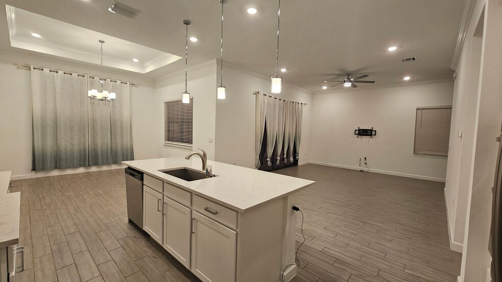 Building Photo - 537 SE Fascino Cir