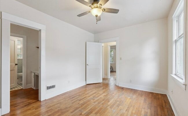 Building Photo - 506 W Oakland Ave