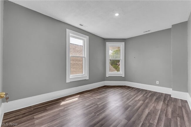 Building Photo - 3271 W 43rd St