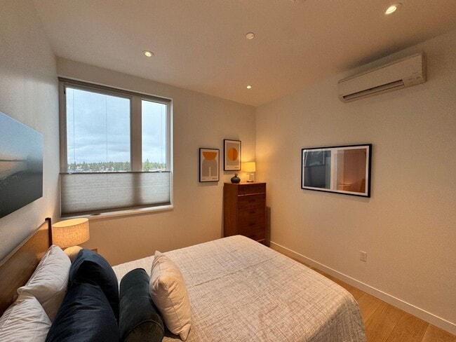 Building Photo - FURNISHED: UTILITIES PAID BY OWNER: (TWO MONTH MOVE-IN RATE OPTION) NWX tastefully furnished 1 be...