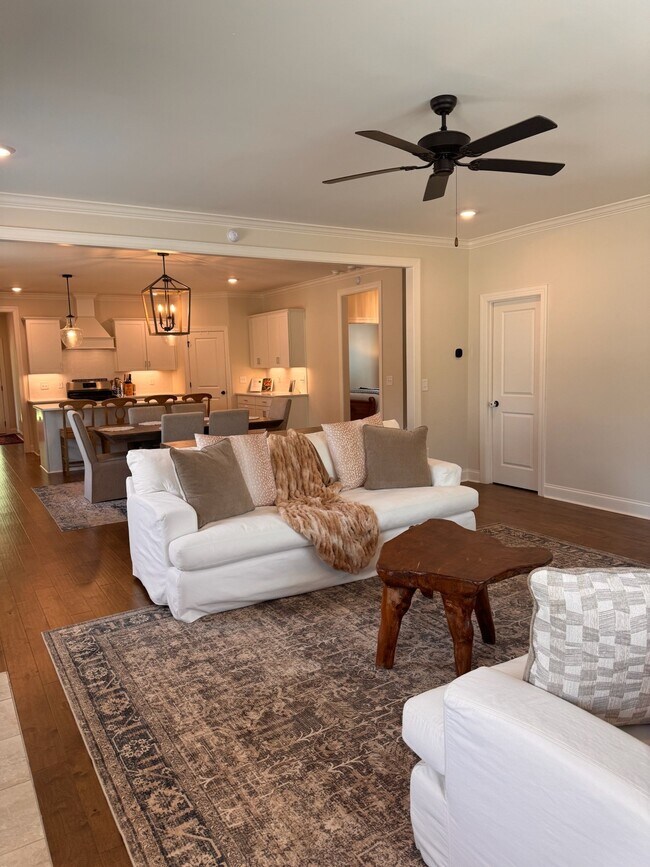 Building Photo - 854 Clear Spring Dr