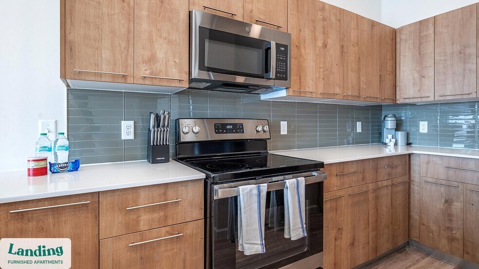 Building Photo - 5256 International Dr