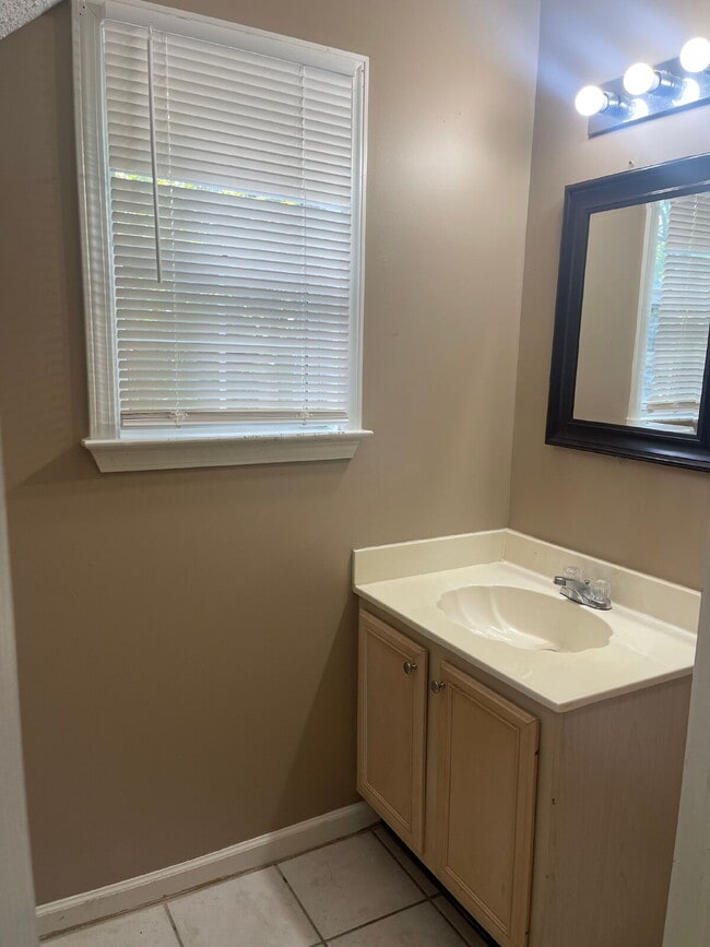 Building Photo - 1305 Loberg Ln