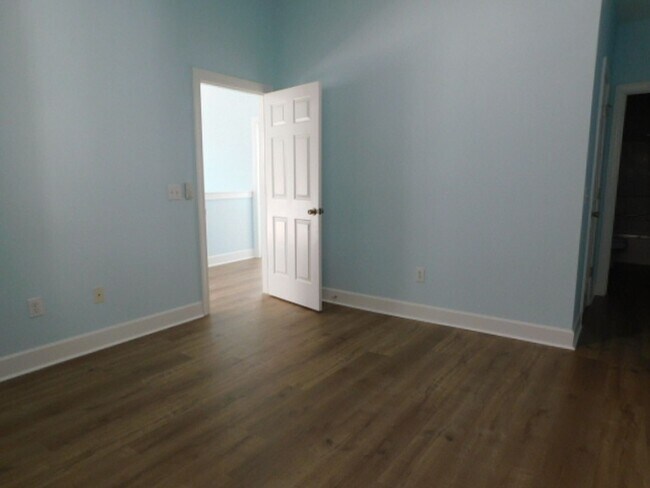 Building Photo - 2 Bedroom Located in Summerfield Community