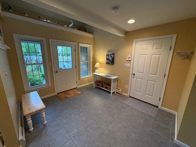 Building Photo - 138 Dwight Dr