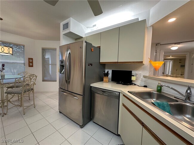 Building Photo - 320 Horse Creek Dr