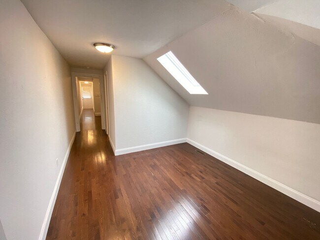 Building Photo - Dennison Ave 866-868 CR