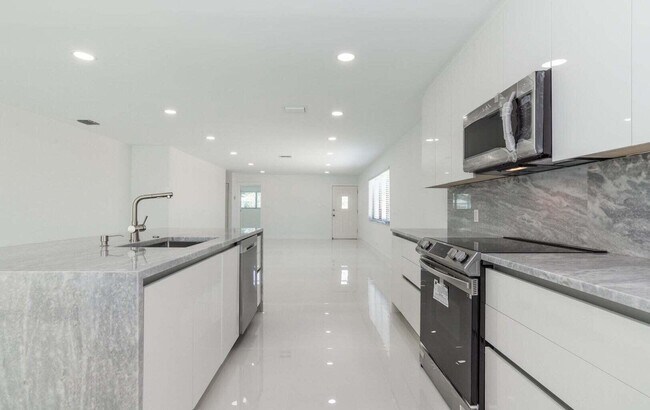 Building Photo - 524 NW 53rd St
