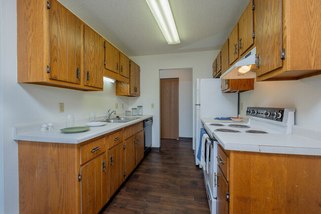 Fargo, ND Countryside Apartments | Kitchen - Countryside