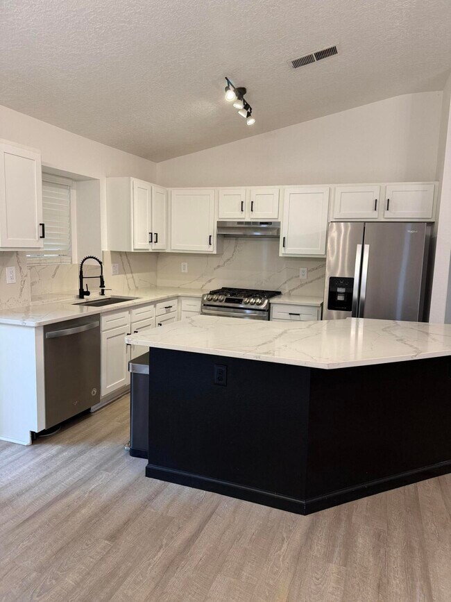 Building Photo - 7616 Copperfield Dr NE