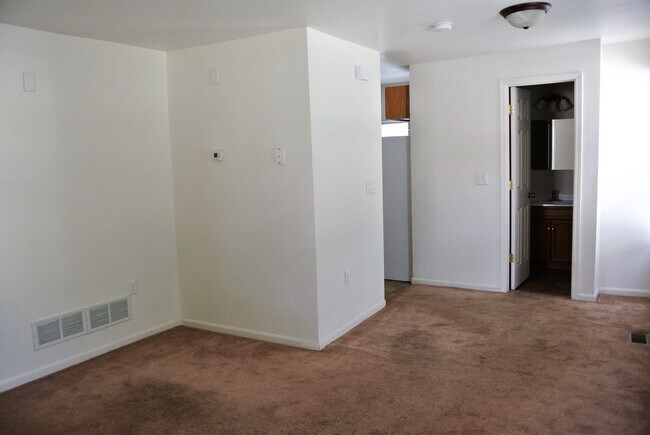 Building Photo - 1510 1st Ave SE