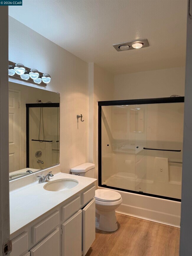 Building Photo - 704 Hermes