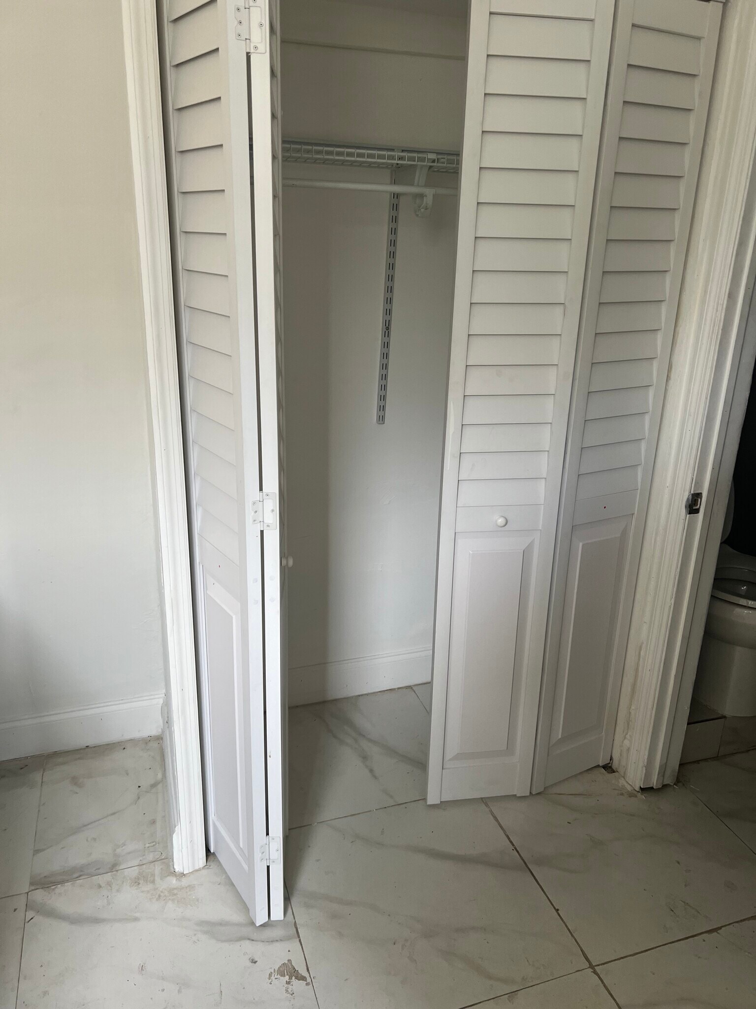 Closet - 1500 NE 148th St