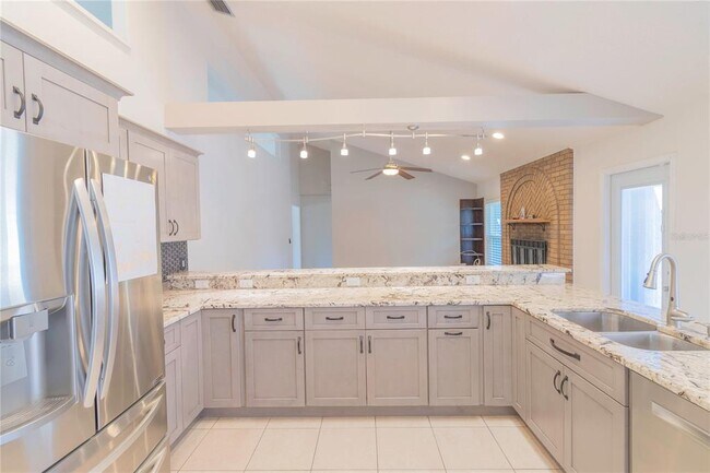 Building Photo - 3908 Rosedale Dr