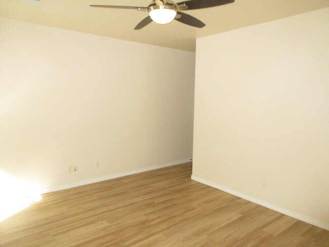 Building Photo - 8201 Grape View Ct NE