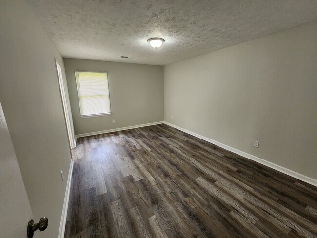 Building Photo - 3034 Lansing Ave