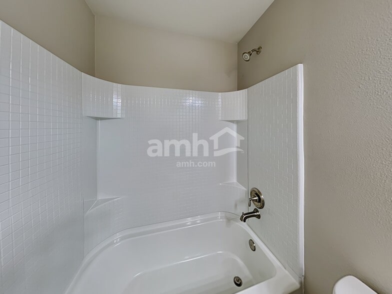 Building Photo - 1055 Riggs Dr E