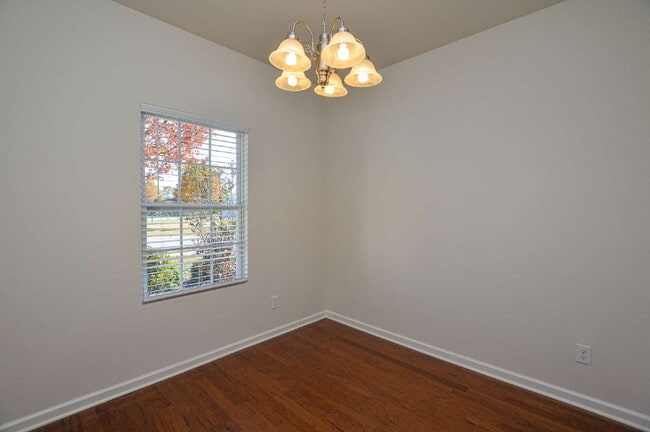 Building Photo - Modern Comfort, Flexible Living, Tailored ...