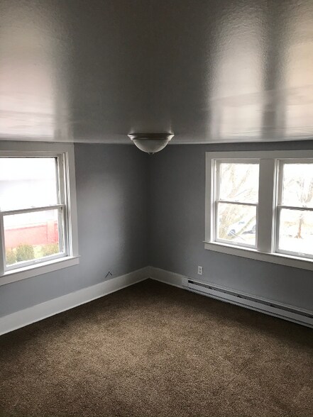 Building Photo - 626 Cemetery Ave