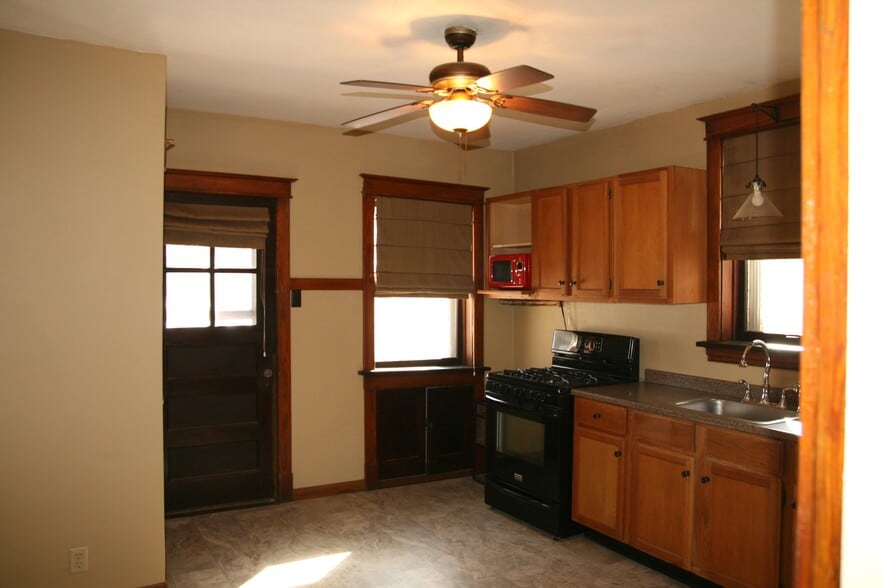 Building Photo - 5912 Arendes Dr