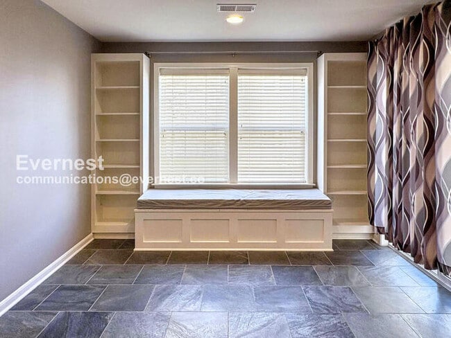 Building Photo - 8134 Villaggio Dr