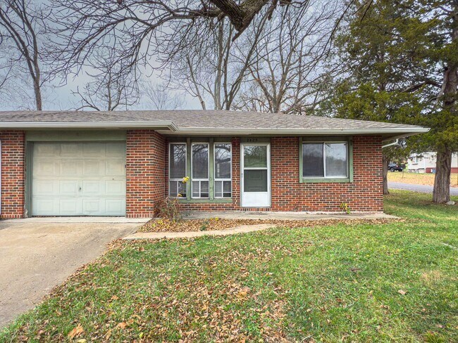 Building Photo - 2427-2427 E Heying Dr