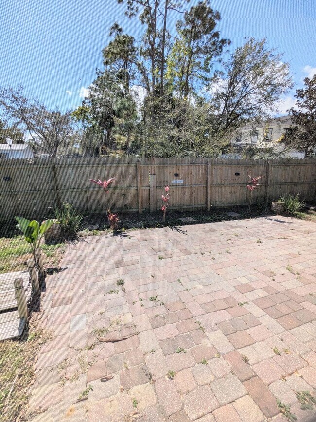 Building Photo - Welcome to Your Next Home in Port Orange!