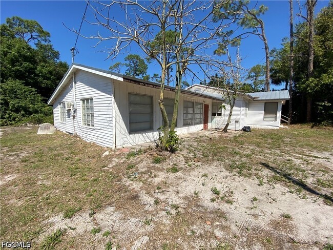 Building Photo - 7656 Hart Dr