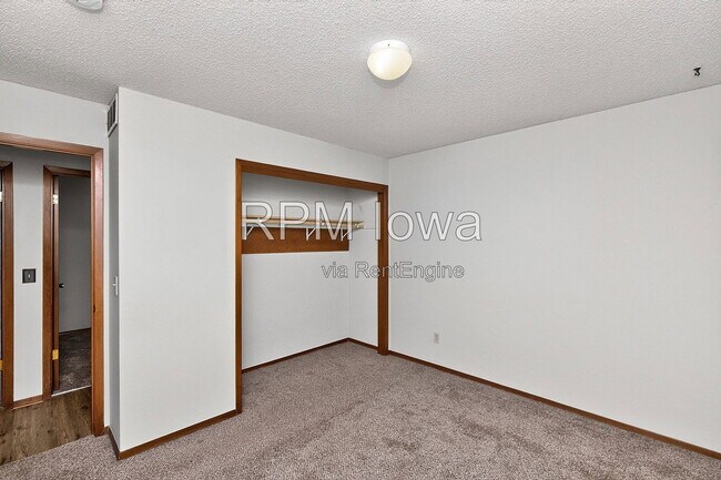 Building Photo - 1614 NW Applewood St