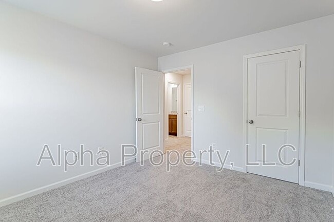 Building Photo - 19 Apricot Ln