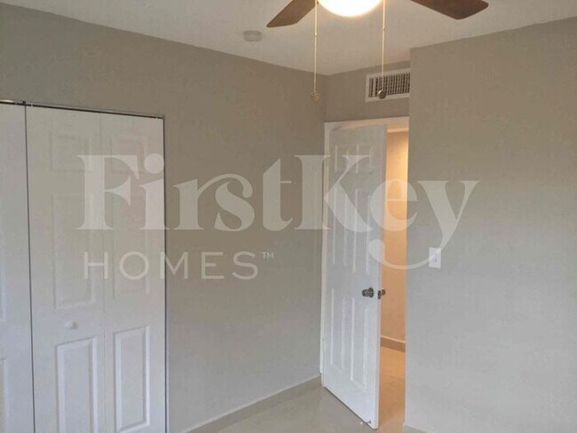 Building Photo - 6723 SW 140th Ave