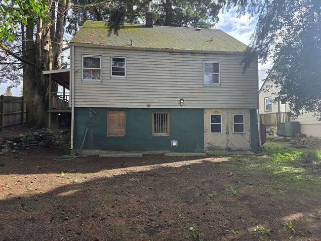 Building Photo - 2 bedroom home in West Bremerton