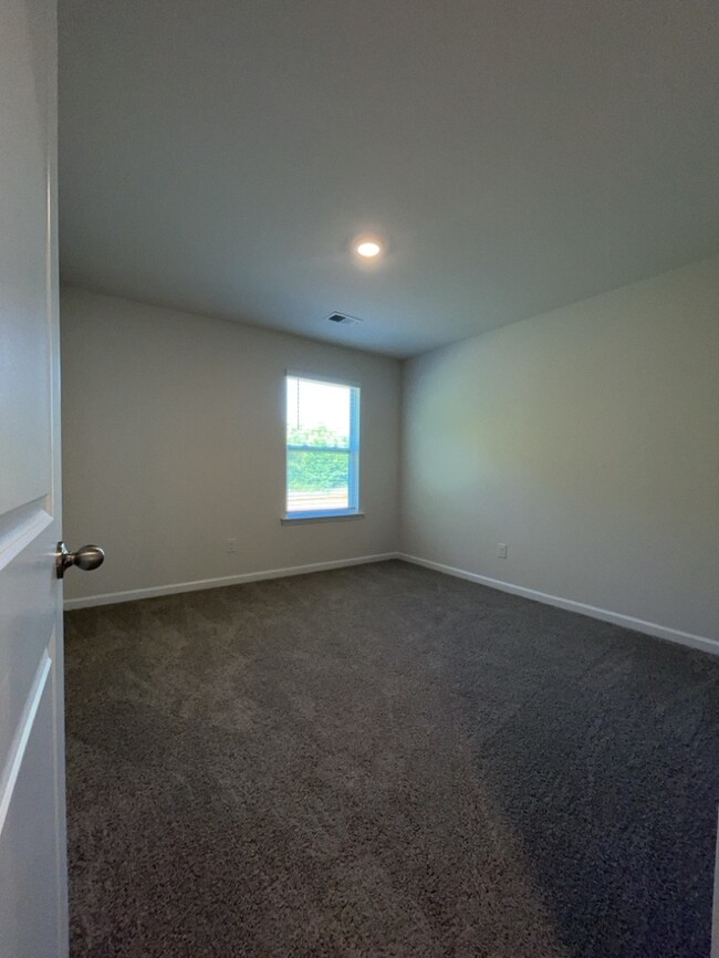 Building Photo - Beautiful Fountain Inn Home
